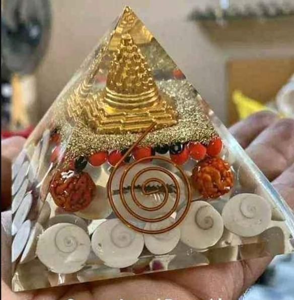 Diwali Blessings – Shree Yantra Crystal Pyramid with Gomati Chakra for Wealth & Luck